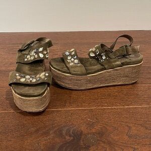 Alto Gradimento Women’s Green Suede Platform Wedges Size 38/8